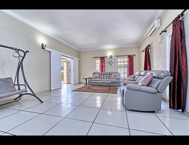 4 BEDROOM HOUSE FOR SALE IN BENMORE GARDENS